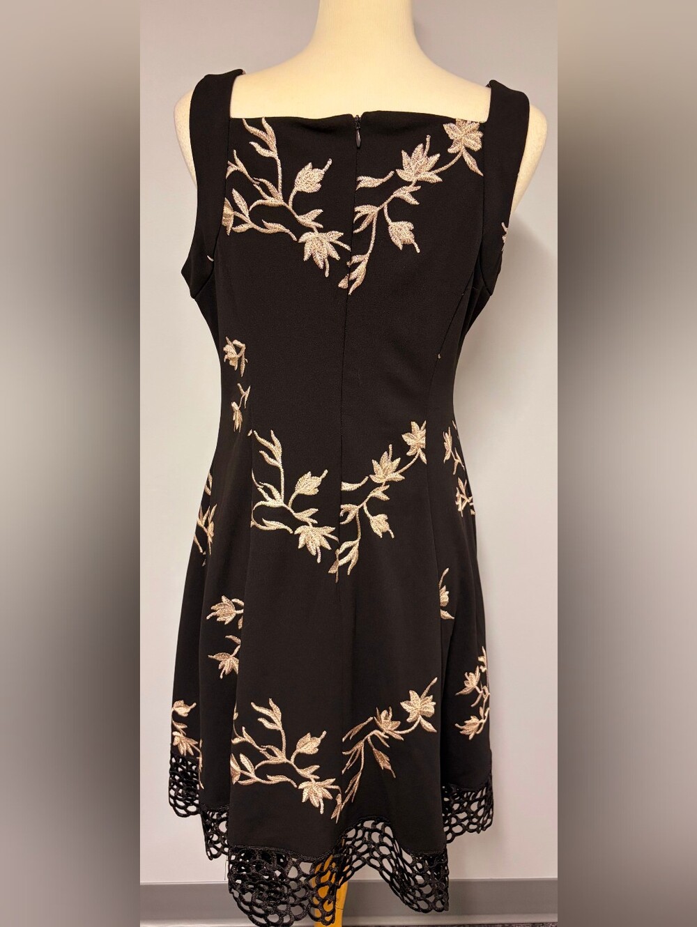 Donna Ricco Black Midi Dress with Cream Floral Embroidery - Picture 4 of 7